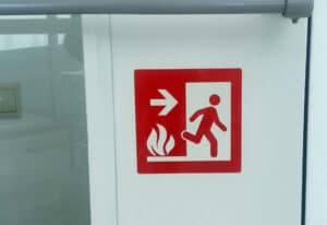 segnaletica di uscita di emergenza in caso di incendio